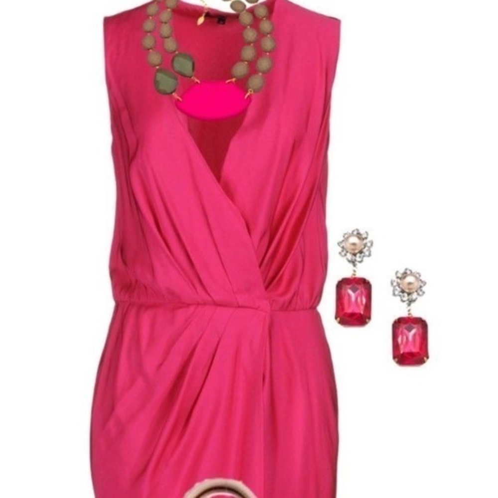 Evan Picone hot pink fuchsia crisscross neckline with Ruching at the waist!💕💕